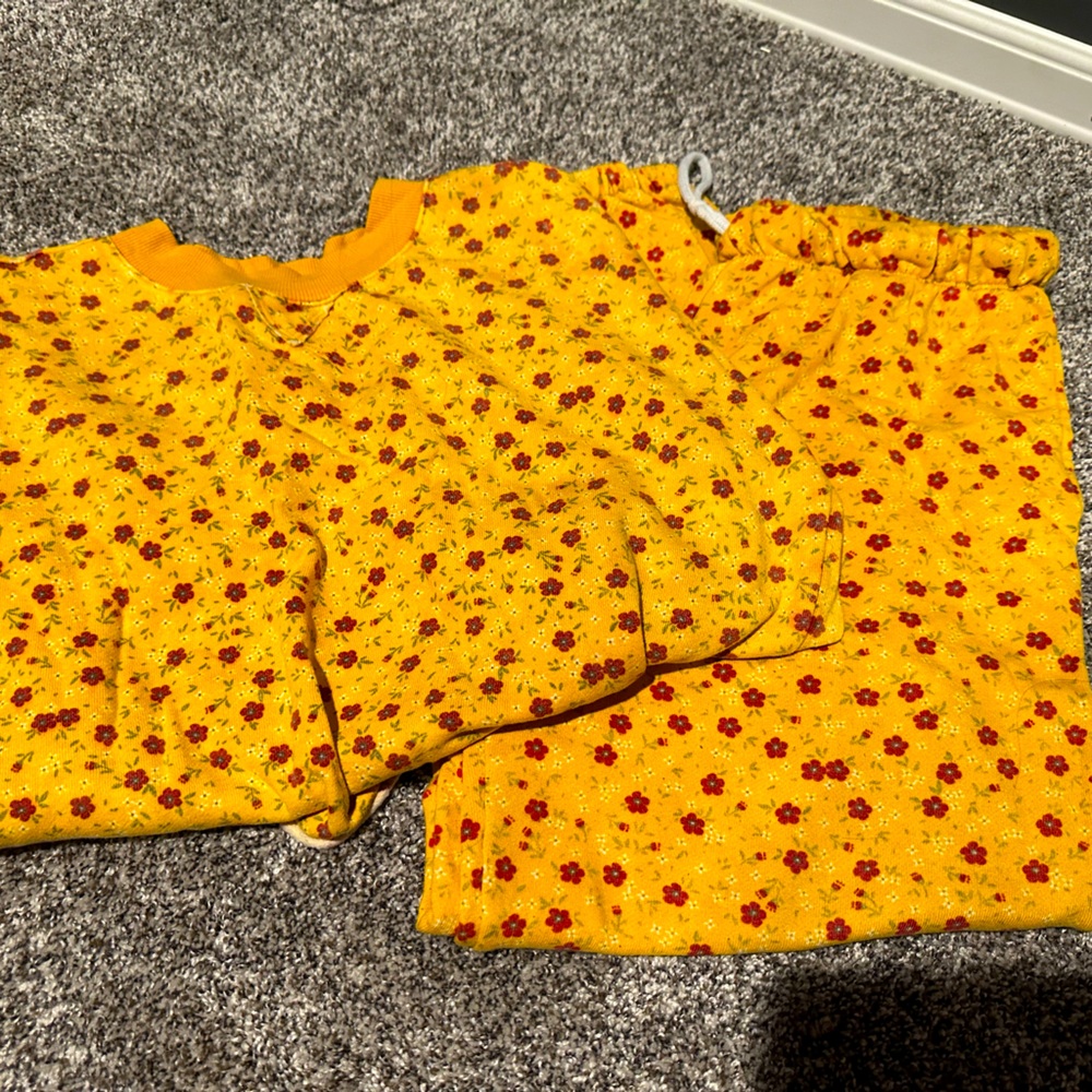 Colsie Yellow Floral Sweat Set